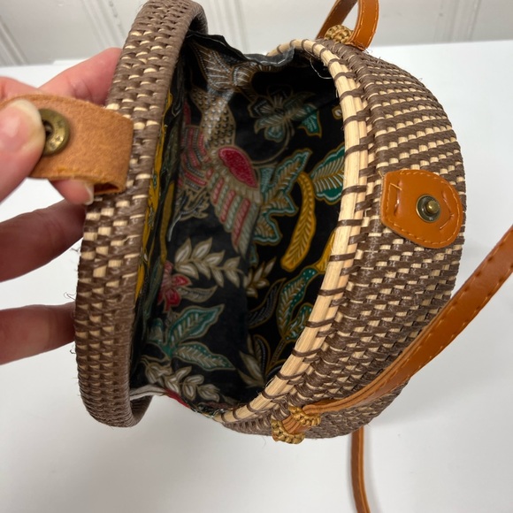 Cottagecore Styled Bundle – Houndstooth Skirt, Ruffled Blouse & Rattan Purse - Picture 15 of 15